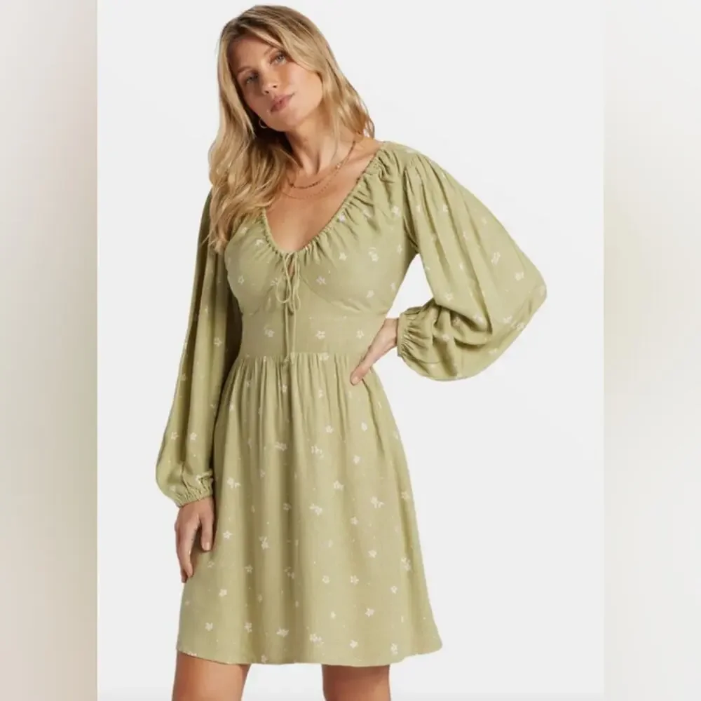 Billlabong Sol Love Floral Mini NWT - Picture 1 of 12